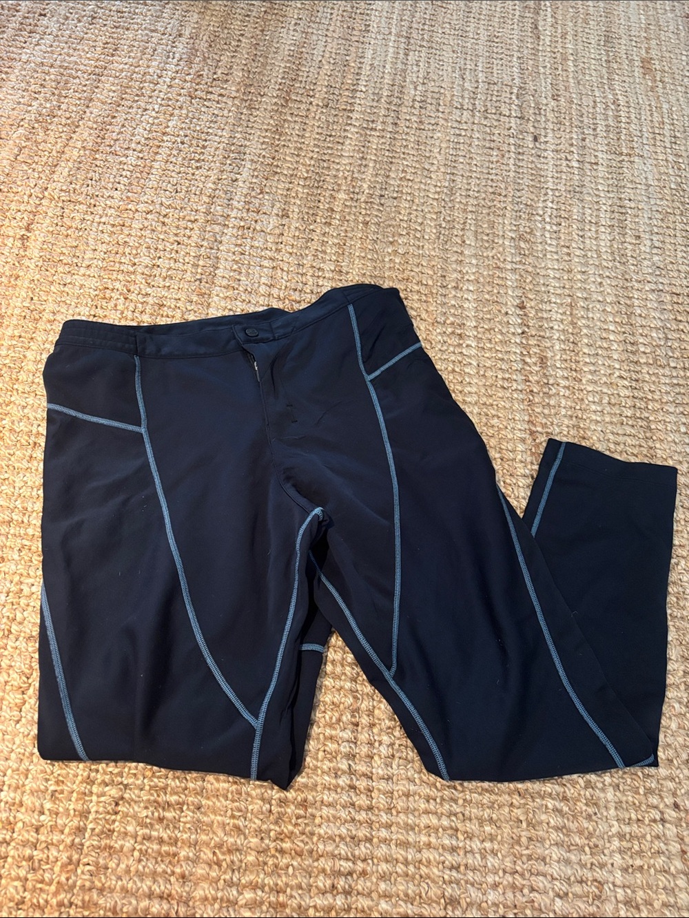 Black Athletic Leggings with Light Gray Contrast Stitching
